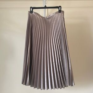 Banana Republic silver pleated a-line skirt Size 8